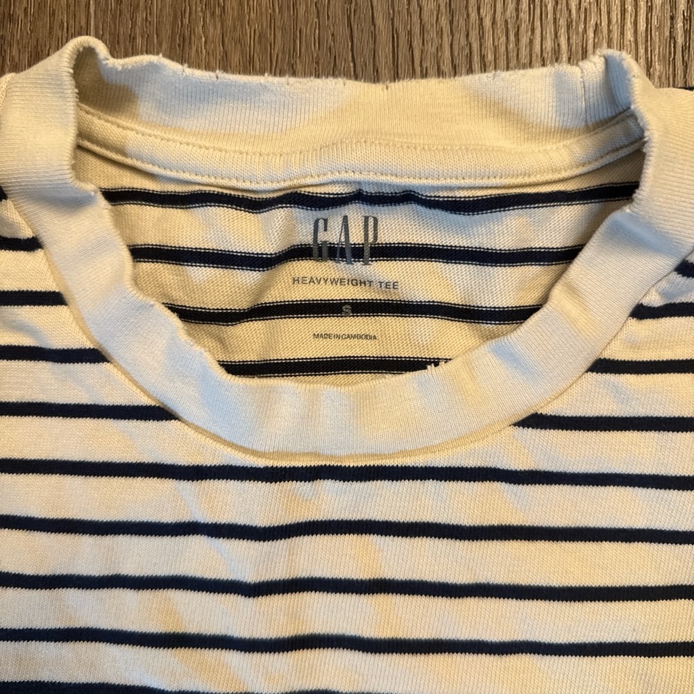 Gap men’s small Striped Crewneck T-Shirt - beige with Navy Stripes - Picture 3 of 6